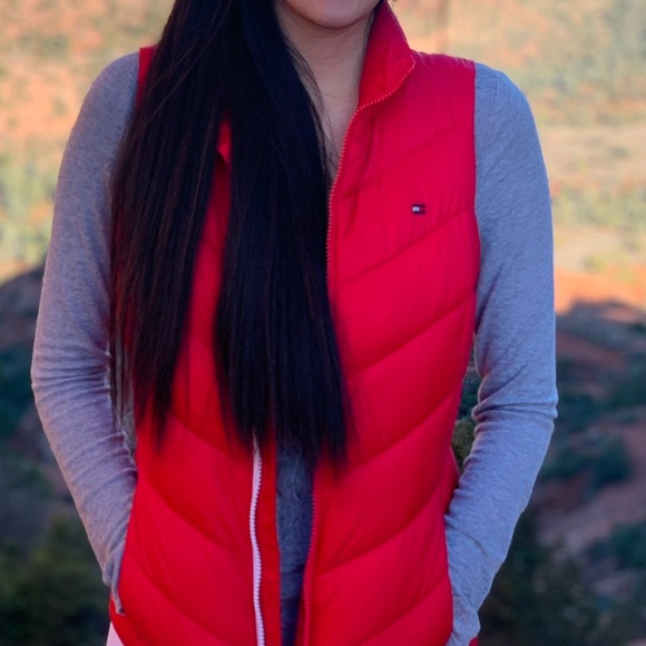 Tommy Hilfiger Red Puffer Vest - Picture 2 of 2